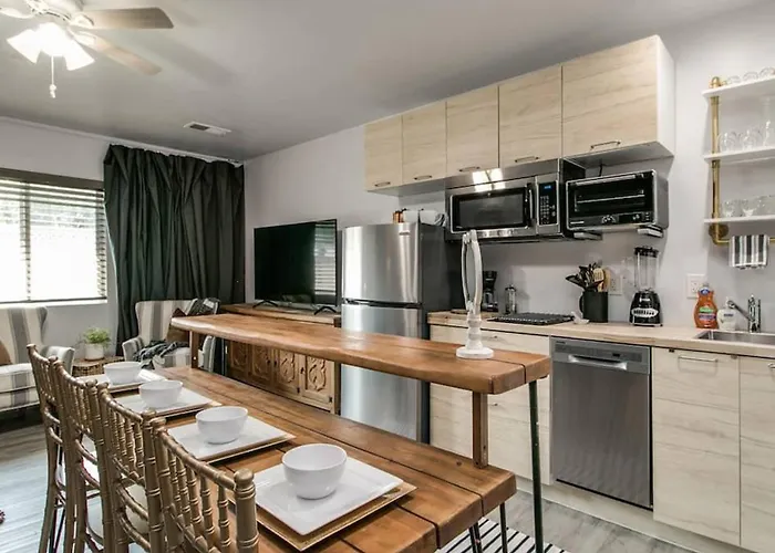 Stylish Mid Town Phoenix 1 Bdrm Holiday home *