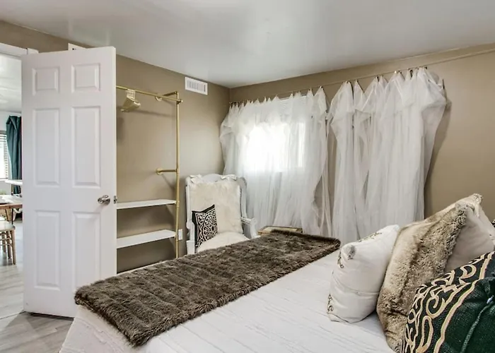 Stylish Mid Town Phoenix 1 Bdrm Phoenix