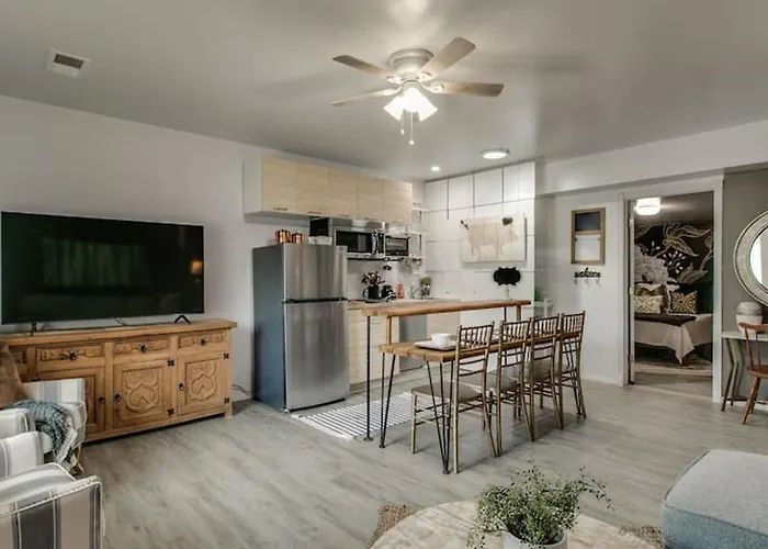Holiday home Stylish Mid Town Phoenix 1 Bdrm *