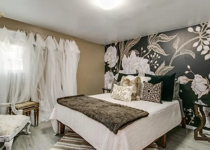 Stylish Mid Town Phoenix 1 Bdrm