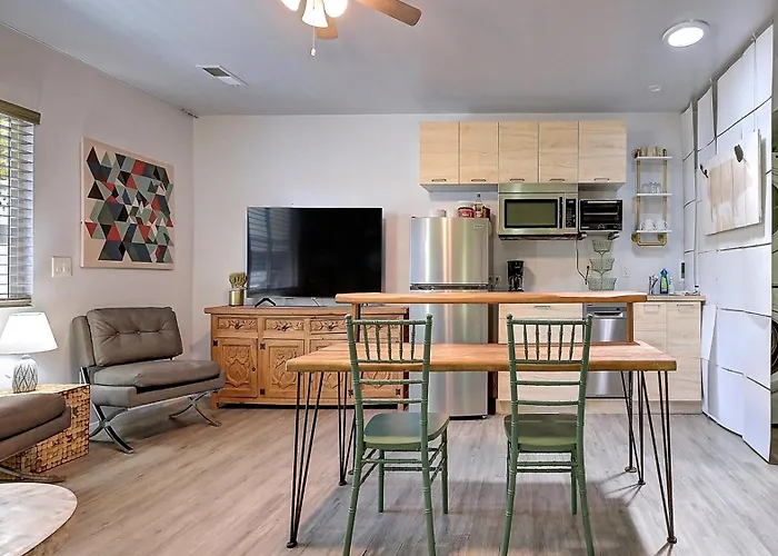Stylish Mid Town Phoenix 1 Bdrm Holiday home