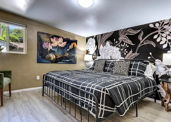 Stylish Mid Town Phoenix 1 Bdrm Phoenix